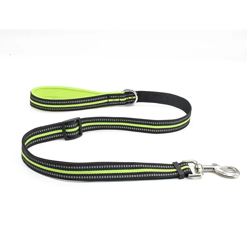 Pechera ergonomíca y reflectante con ajuste personalizado. Con nombre y teléfono personalizado. Cómodo, resistente y transpirable. Perfecto para perros pequeños, medianos o grandes.
